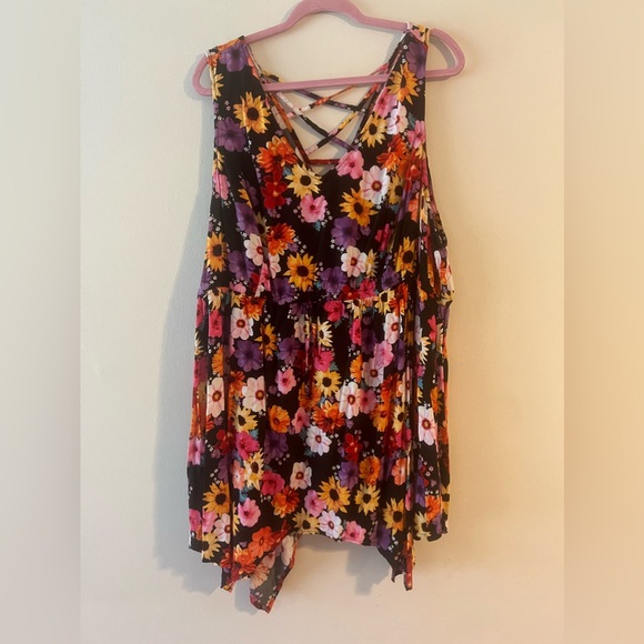 Size 4 floral torrid top - Picture 1 of 3